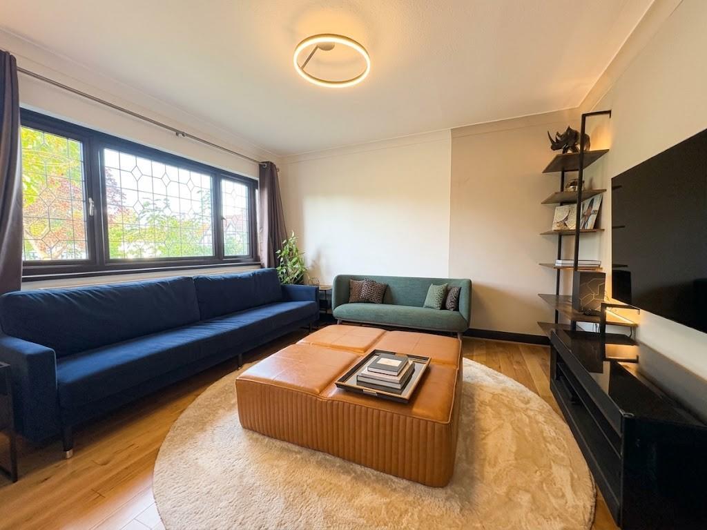 5 bed property in Laurel Gardens, Mill Hill, NW7, London